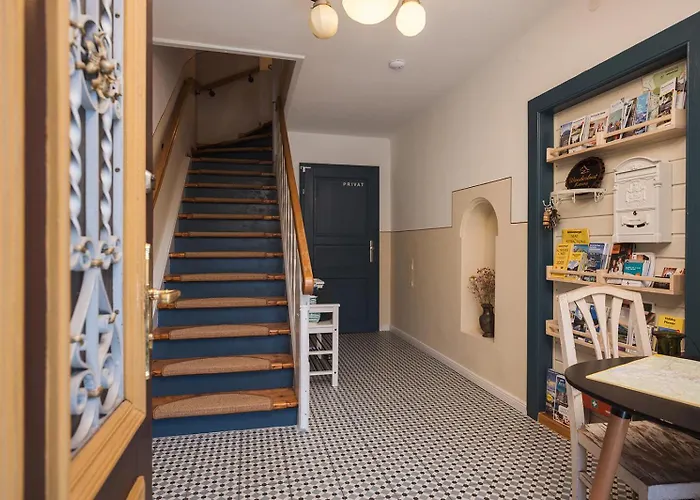 Wanderlust Boutique 3*