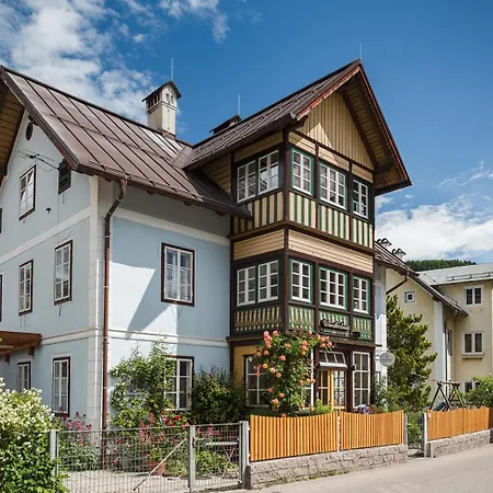 Wanderlust Boutique 3*